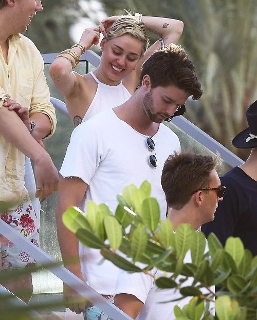 Miley Cyrus, Patrick Schwarzenegger Întâlniri: relație aprobată de Arnold Schwarzenegger!