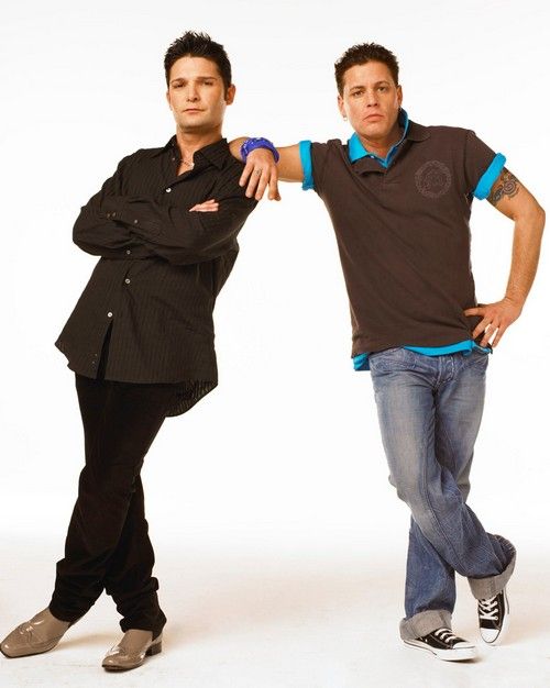 يدعي كوري فيلدمان أن كوري حاييم كان ثنائي الميول الجنسية والاعتداء الجنسي من قبل كبار لاعبي هوليوود: مذكرات كوريوجرافي