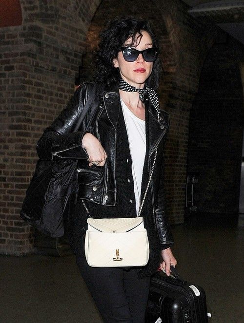 Cara Delevingne kihloissa Annie Clarkin kanssa: Suicide Squad -näyttelijä mennä naimisiin St. Vincentin kanssa?