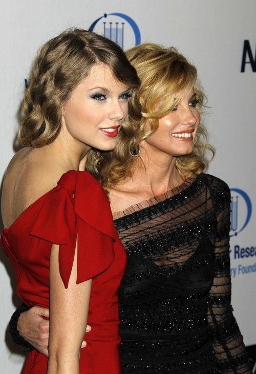 Tim McGraw e Taylor Swift tradiscono - Faith Hill teme il peggio e si prepara a separarsi e divorziare