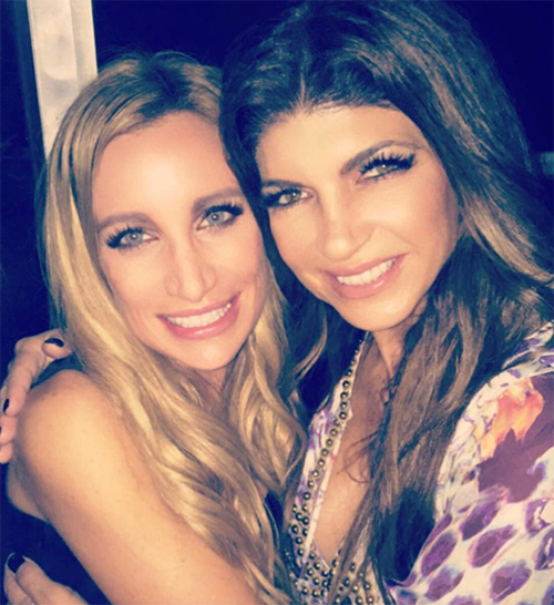 Teresa Giudice 성형 외과 쇼커 : RHONJ Star는 헤어 라인 수술을 비밀로 인정하지 않습니까?