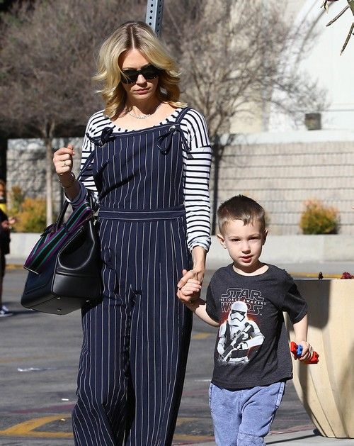 January Jones Out With Xander: Biological Father Reveal One Day; (ΦΩΤΟΓΡΑΦΙΕΣ)