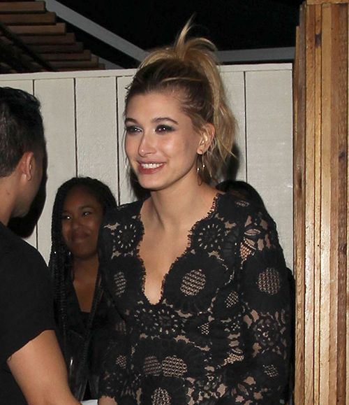 Hailey Baldwin nega cites amb Luke Hemmings a partir de 5 segons de l