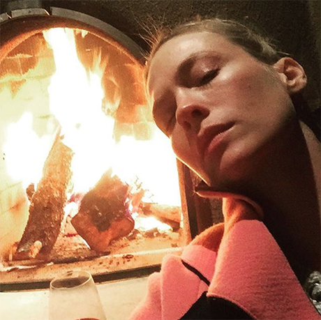 January Jones không cần đàn ông: Homewrecker Danh tiếng khiến nàng Pariah xuất hiện trong hồ bơi hẹn hò ở Hollywood?