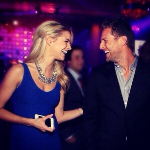 Ники Ферел: Грубата детска медицинска сестра отблъсква ергенския фен в болницата - доклад