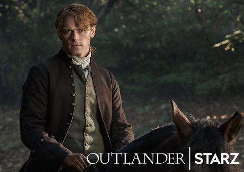 Sam Heughan priznáva, že intímne scény s Caitrionou Balfeovou sú pre sezónu 3 Outlander náročné.