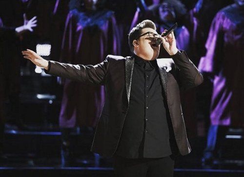 勝者ジョーダン・スミスとアッシャー・デュエットを見る