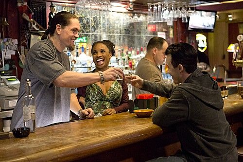 بے شرم RECAP 2/9/14: سیزن 4 قسط 5 وہاں روب ہے۔