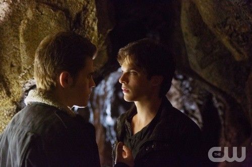 ویمپائر ڈائریز 2/21/13 کی بازیابی: سیزن 4 قسط 15 میرے ساتھ کھڑی ہے۔