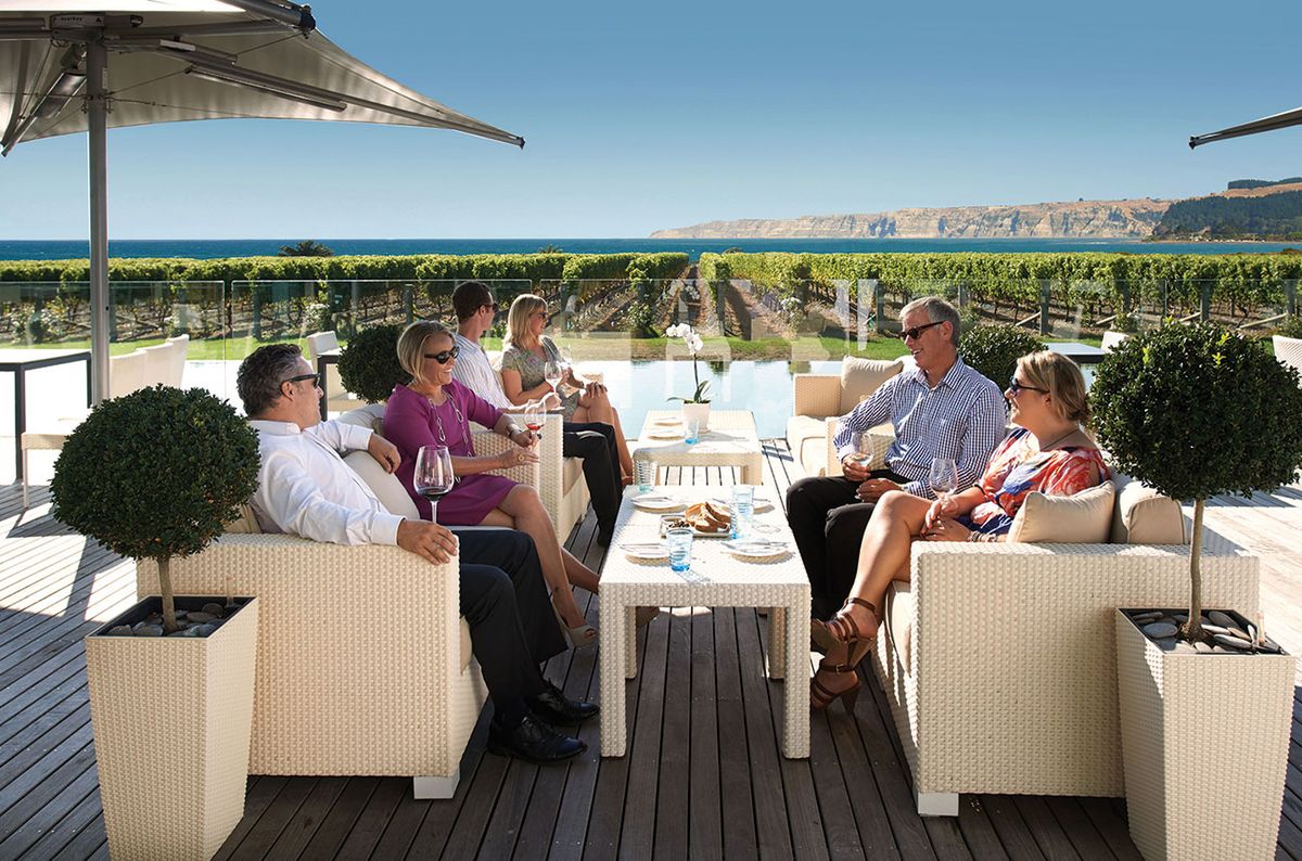 Paluba reštaurácie Elephant Hill