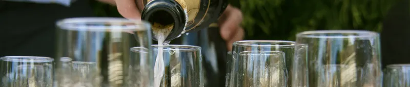 Skænkning af vin ved Brudebad