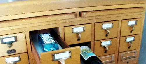 Kártya katalógus Italszekrény