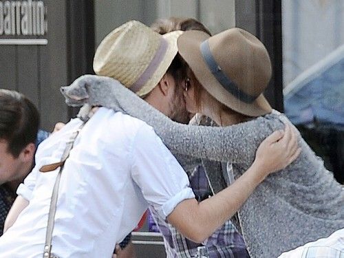 أندرو غارفيلد وإيما ستون يتزوجان