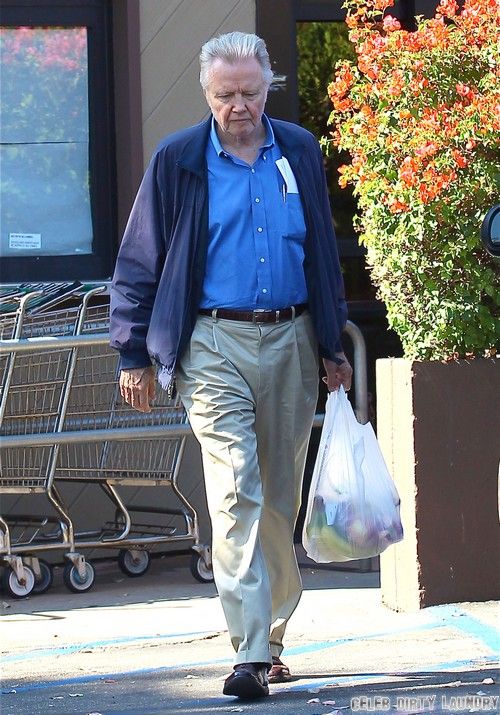 Angelina Jolie는 어머니 Marcheline Bertrand를 바람피운 아버지 Jon Voight를 용서할 수 없습니다.