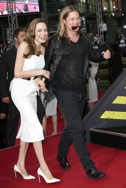 Angelina Jolie si robí starosti s príťažlivosťou Brada Pitta k scientológii - zakazuje literatúru Cult z ich domova