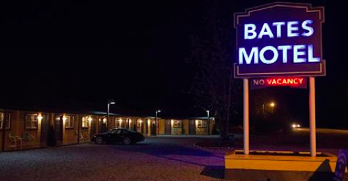 Rekap Premiere Motel Bates 3/9/15: Musim 3 Episode 1 Kematian dalam Keluarga