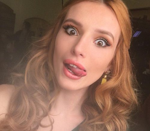 Bella Thorne uhvatila poljupca s Charliejem Puthom, varajući dečka Tylera Poseyja?