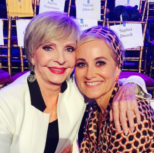 Florence Henderson døde ved 82 af hjertesvigt - 'The Brady Bunch' mors pludselige død