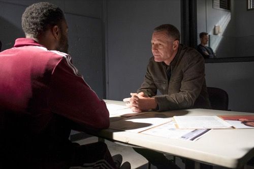 Recapitulação da polícia de Chicago 14/11/18: 6ª temporada, episódio 8, preto e azul