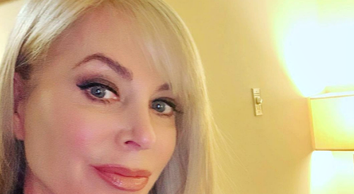 Spoilery Dnů našich životů: Eileen Davidson se připojuje za Salem - tajná nová postava, ne Kristen DiMera
