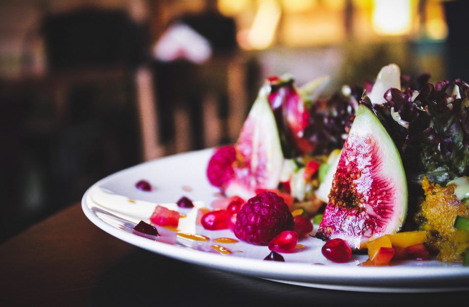 एक शाकाहारी क्रिसमस रात्रिभोज के लिए शानदार मदिरा...