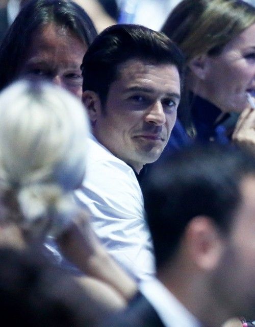 మిరాండా కెర్, ఇవాన్ స్పీగెల్ ఎంగేజ్మెంట్ వార్తలకు ప్రతిస్పందనగా ఓర్లాండో బ్లూమ్ నగ్న ఫోటోలను లీక్ చేసారా?