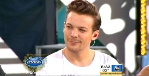 Luiss Tomlinsons One Direction loceklis apspriež bērnu ziņas par “Labrīt Amerikā” - skatiet neērto GMA video šeit!