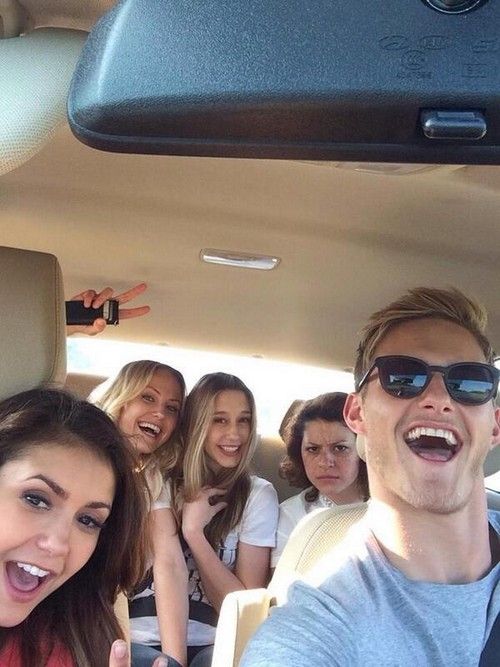 Nina Dobrev Dating Rocker Dominic Howard dan Viking Alexander Ludwig - Ian Somerhalder Ditinggalkan