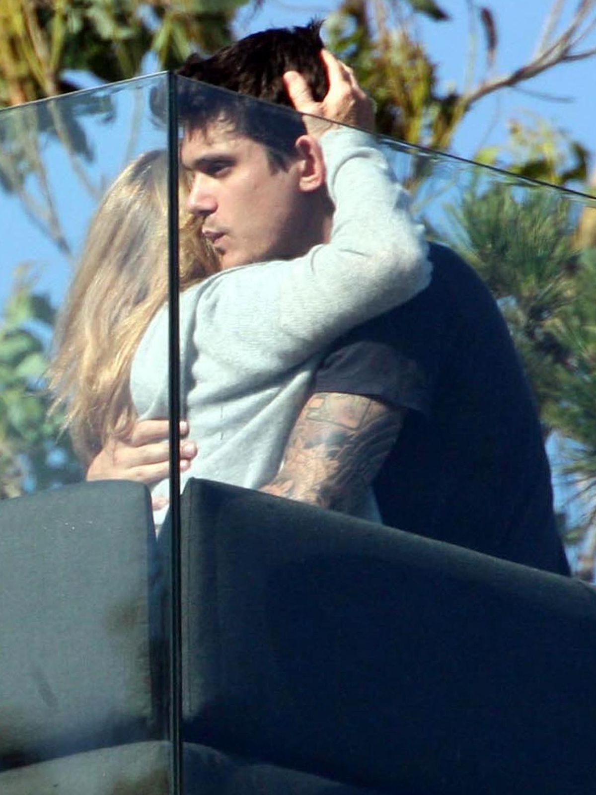 ஜான் மேயர் ஹாலிவுட் ஹாட்ஸ்பாட்டில் மோசமான தருணத்திற்குப் பிறகு ஜெனிபர் அனிஸ்டனைத் தவிர்க்கிறாரா?