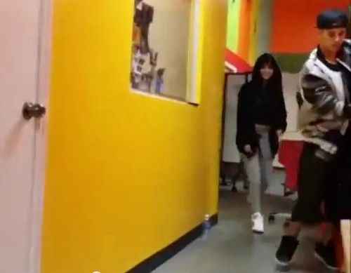 Justin Bieber y Selena Gomez juntos en Dance Studio: Dúo de canciones de colaboración en camino (VIDEO)