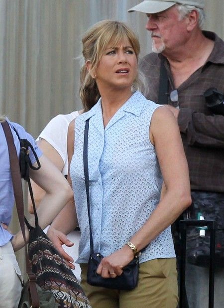 Jennifer Aniston ha bisogno di sapere che le sue tette sono scadute