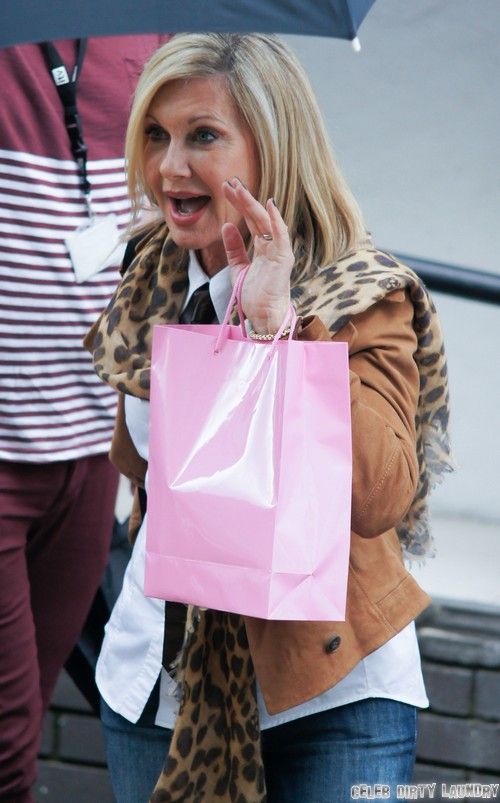 John Travolta Can thiệp các giai đoạn cho Olivia Newton-John: Nghiện ngoài tầm kiểm soát!