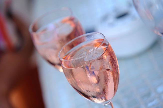 ก้อนน้ำแข็งในไวน์