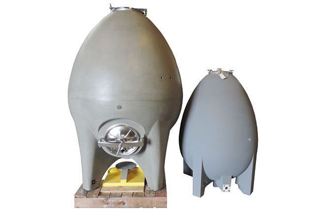 ஒயின் தயாரிக்கும் இடத்தில் கான்கிரீட் முட்டைகள்