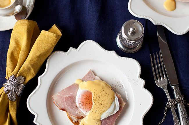 Rượu và trứng benedict