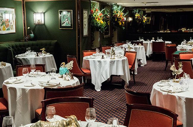 Le Gavroche Mayfair, London r nEnne Facebooki mängisid inimesed mängu Kuus kraadi eraldamist, lähtudes ideest, et igaüht on võimalik ühendada nii paljude sammudega. Kõlab nüüd omapäraselt. Pisike ...