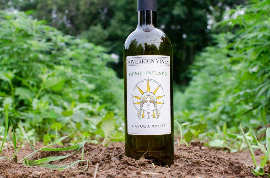 Nhà sản xuất rượu ngâm cây gai dầu đóng cửa sau khi các nhà quản lý Hoa Kỳ can thiệp...