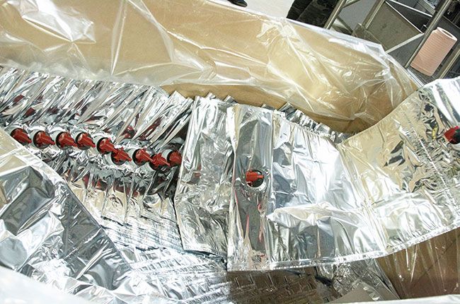 worek w pudełku na wino