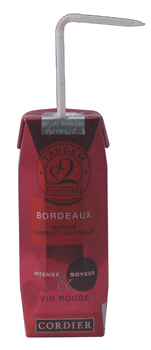 بوردو في تترا باك مع قشة...