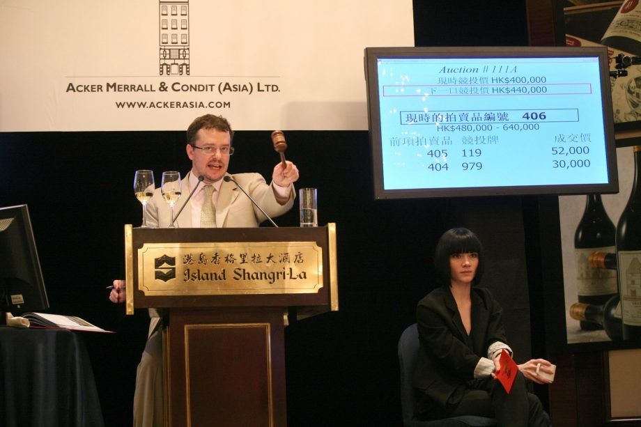 Аукционната къща Acker Merrall плаща за уреждане на случая с фалшиви вина Koch...