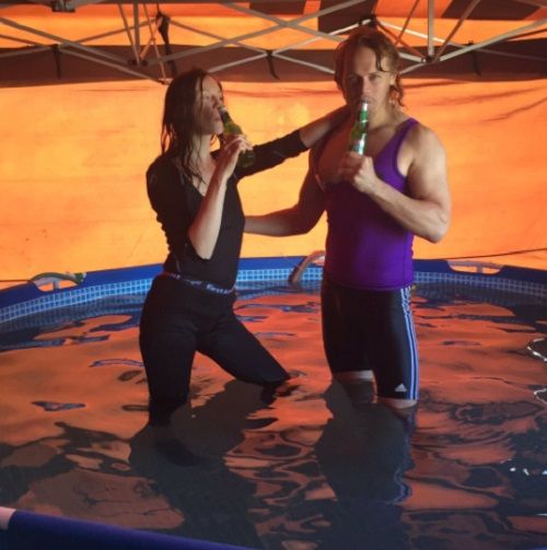 Sam Heughan admite que cenas íntimas com Caitriona Balfe em Outlander, terceira temporada foram difíceis