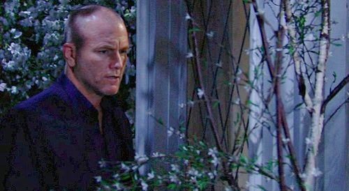 ది యంగ్ అండ్ రెస్ట్లెస్ స్పాయిలర్స్: అబ్బి బేబీ బాయ్ని దొంగిలించడానికి స్టిచ్ ప్లాట్లు - మాక్స్ డెత్ మెంటల్ బ్రేక్ను ప్రేరేపిస్తుందా?