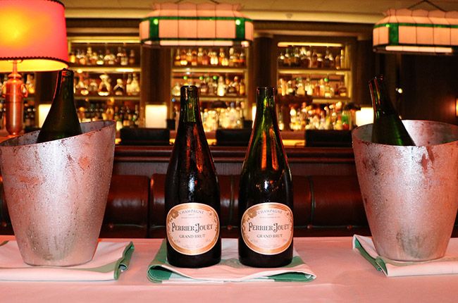 Hur man saber champagne - och blir en 'grand commandeur'...
