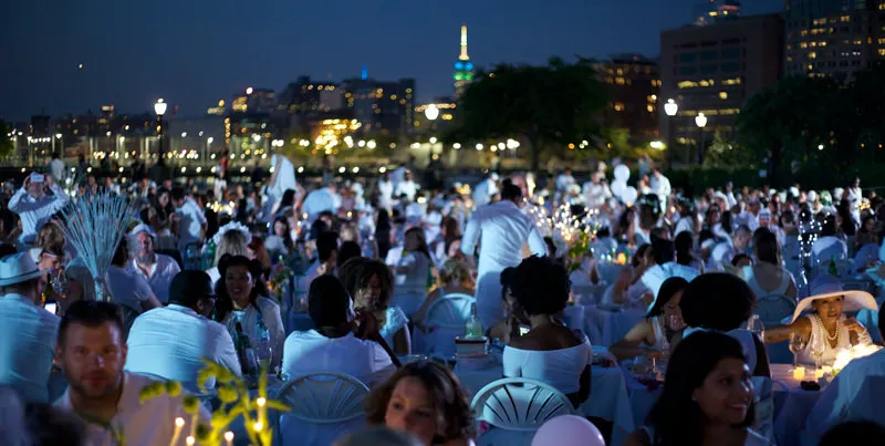 Iekšpuse pasaules lielākajās slepenajās vīna vakariņās