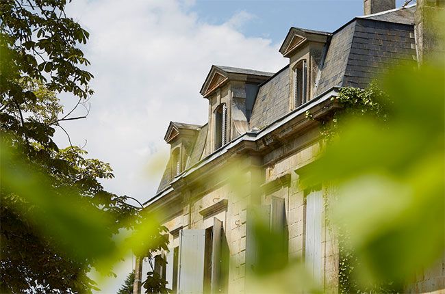 Le propriétaire d'un hôtel de luxe rachète le contrôle du Château Trianon...