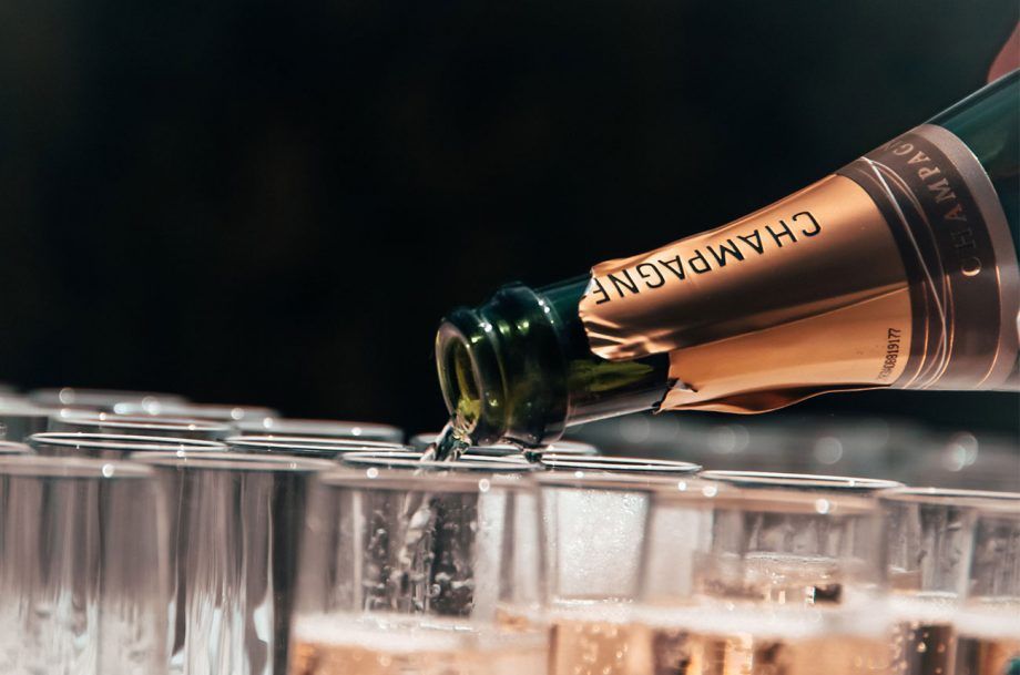 Tariffe dello champagne sul ghiaccio? Trump e Macron chiamano tregua...